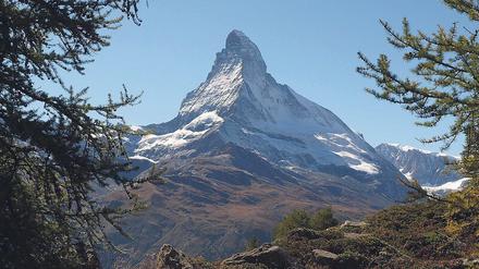 Das Matterhorn trägt noch Schnee, doch in tieferen Regionen schmelzen die Gletscher. 