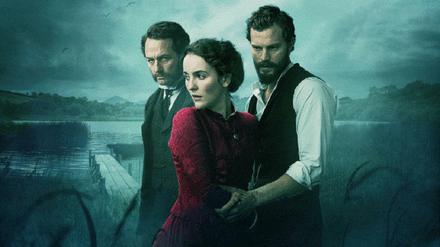 Eine Frau zwischen zwei Männern. Beth Winters (Ann Skelly) will ihr Leben mit Liam Ward (Jamie Dornan, rechts) bestreiten. Vorher aber muss sie sich aus der Autorität ihres Stiefvaters Billy (Matthew Rhys) befreien. 