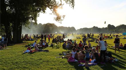 Besucher im Hamburger Stadtpark (Symbolbild)