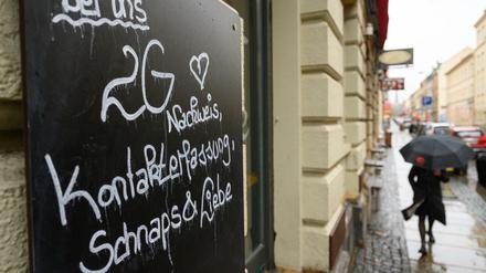 Aufgrund steigender Infektionszahlen plant das sächsische Kabinett plant die 2G-Regel für bestimmte Bereiche einzuführen.