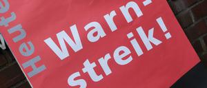 Die Gewerkschaft Verdi ruft und die GEW rufen nacheinander zum Warnstreik auf. (Symbolbild)