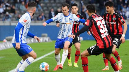 Kurz vor Schluss kassiert Hertha BSC gegen Bayer Leverkusen den Ausgleich zum 1:1.