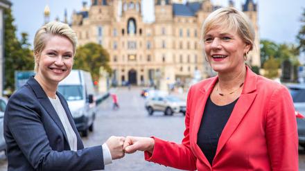 Mecklenburg-Vorpommerns Ministerpräsidentin, Manuela Schwesig (SPD, l), und Linke-Fraktionschefin Simone Oldenburg.