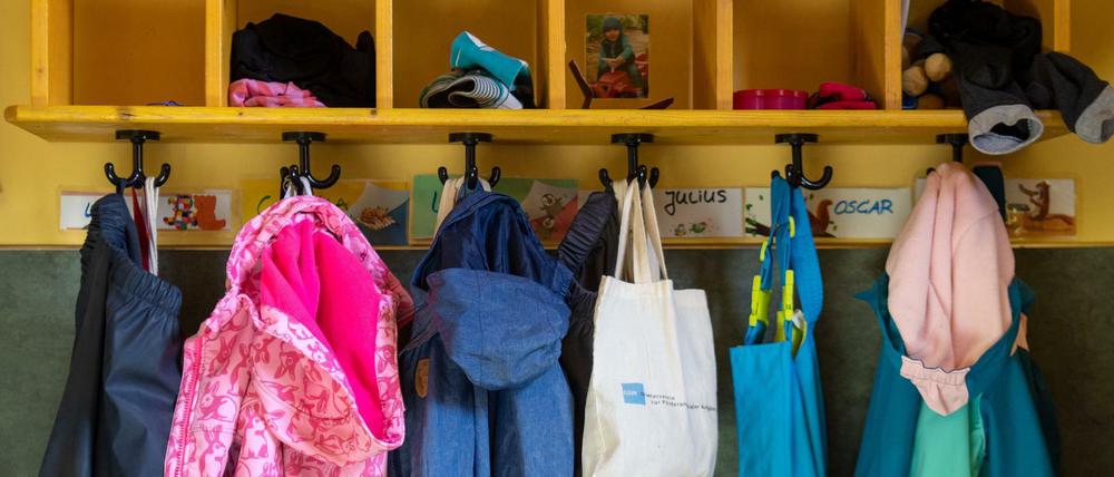 Kita ohne Kinder: Ab Mittwoch könnten bloß noch ihre Jacken da sein.