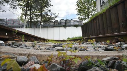 Das Denkmal erinnert an die 30.000 Berliner Jüdinnen und Juden, die in Ghettos und Vernichtungslager deportiert wurden.