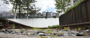 Das Denkmal erinnert an die 30.000 Berliner Jüdinnen und Juden, die in Ghettos und Vernichtungslager deportiert wurden.