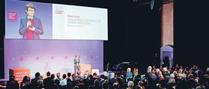 Es war der wichtigste wissenschaftliche Durchbruch des vergangenen Jahres: die Entwicklung des ersten Covid-Impfstoffs. Wie es dazu kam, erzählte Biontech-Gründerin Özlem Türeci auf der Falling Walls Konferenz in Berlin.