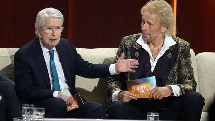 Thomas Gottschalk, 71 und "Wetten,dass..?"-Moderator, begrüßt Frank Elstner, 79 und "Wetten, dass..?"-Erfinder