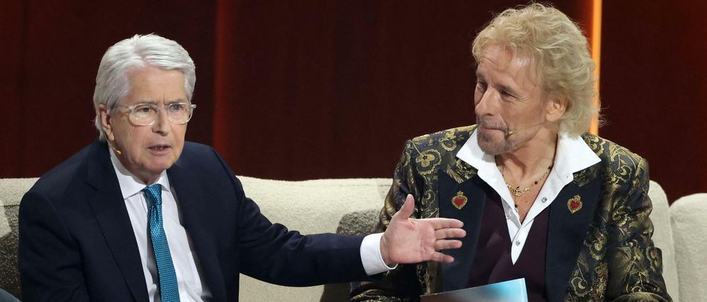 Thomas Gottschalk, 71 und "Wetten,dass..?"-Moderator, begrüßt Frank Elstner, 79 und "Wetten, dass..?"-Erfinder