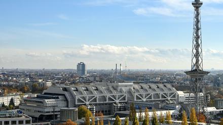 Das Internationale Congress Centrum Berlin (ICC Berlin) mit dem Funkturm. 