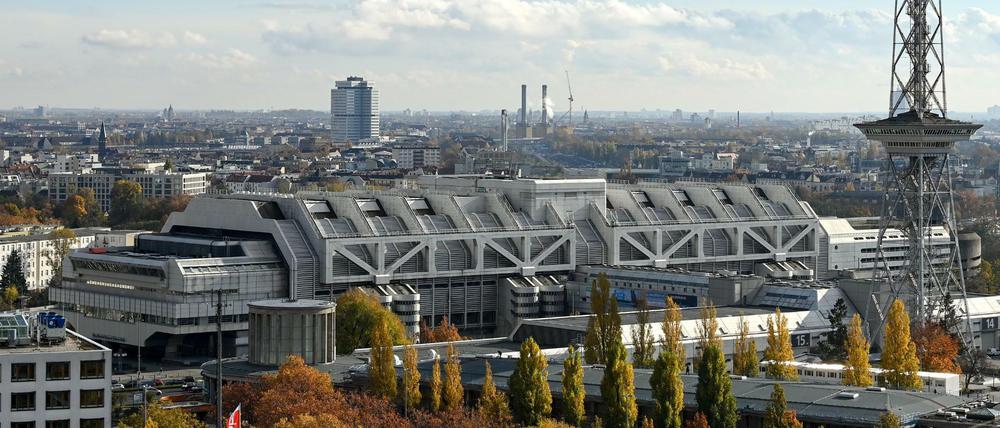 Das Internationale Congress Centrum Berlin (ICC Berlin) mit dem Funkturm.