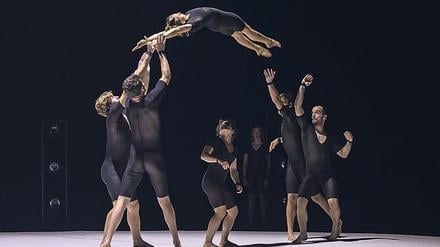 Muskelmenschen. Die australische Kompanie Circa zeigt bis Dezember vier Stücke in Berlin.