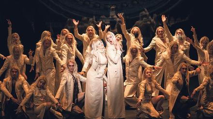 Wenn aus Liebe Hass wird. Venus (Eva Zaïcik) und La Jalousie (Victor Sicard) machen gemeinsame Sache.