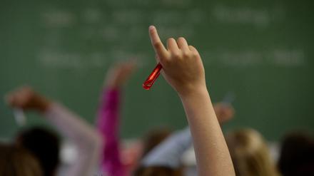 Fingerzeig. Berlins Politiker reden gerne über Bildung. Das Thema selbst verantworten will aber niemand.
