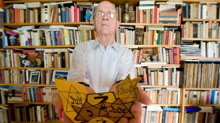 Holocaustzeitzeuge Wolfgang Haney (1924-2017) sammelte unter anderem Judensterne aus verschiedenen Ländern Europas. 