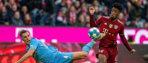 Alles Ball! Nico Schlotterbeck rettet unorthodox vor Kingsley Coman.