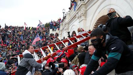 Pro-Trump Demonstranten stürmen das US-Kapitol. (Archivbild, 06.01.2021)