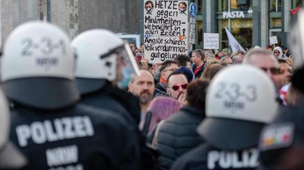 Querdenker-Demonstration in Leipzig. (Archivbild, 06.11. 2021)