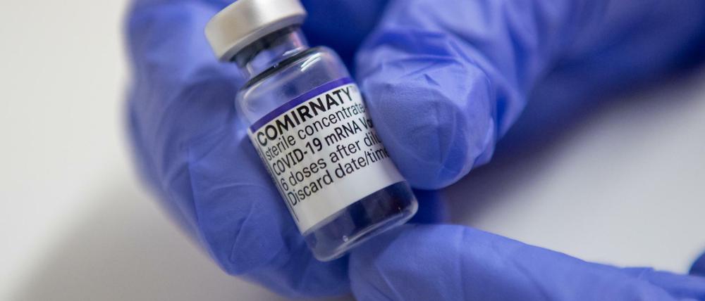 Corona-Impfstoff von Biontech/Pfizer. (Archivbild, 04.11.2021)