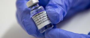 Corona-Impfstoff von Biontech/Pfizer. (Archivbild, 04.11.2021)