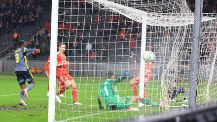 Andreas Luthe wurde zum Pechvogel des Abends. Beim 0:1 konnte Unions Torwart allerdings nichts ausrichten.