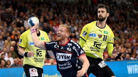 Die Berliner waren gegen Flensburg (vorne Jim Gottfridsson) meist nur Zuschauer.