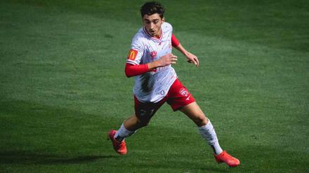 Josh Cavallo hat als erster aktiver Erstligaprofi öffentlich darüber gesprochen hat, schwul zu sein.