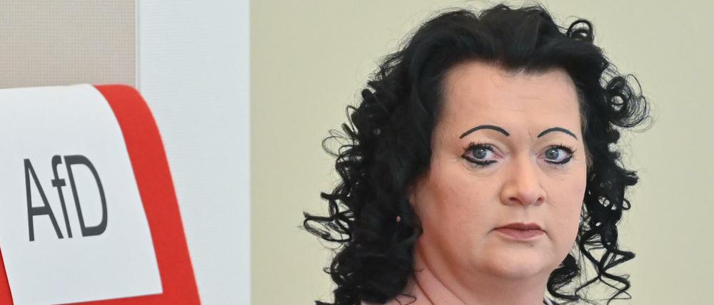 Birgit Bessin, AfD-Landtagsabgeordnete, während der Sitzung des Landtages auf einem für die AfD reservierten Tribünenplatz.