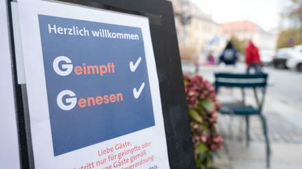 So wie in Dresden könnten bald auch die Schilder vor Lokalen in Berlin aussehen.