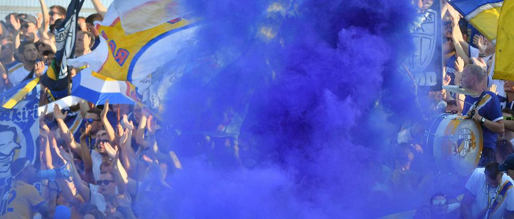 Fans des FC Carl Zeiss Jena bei einem Heimspiel.