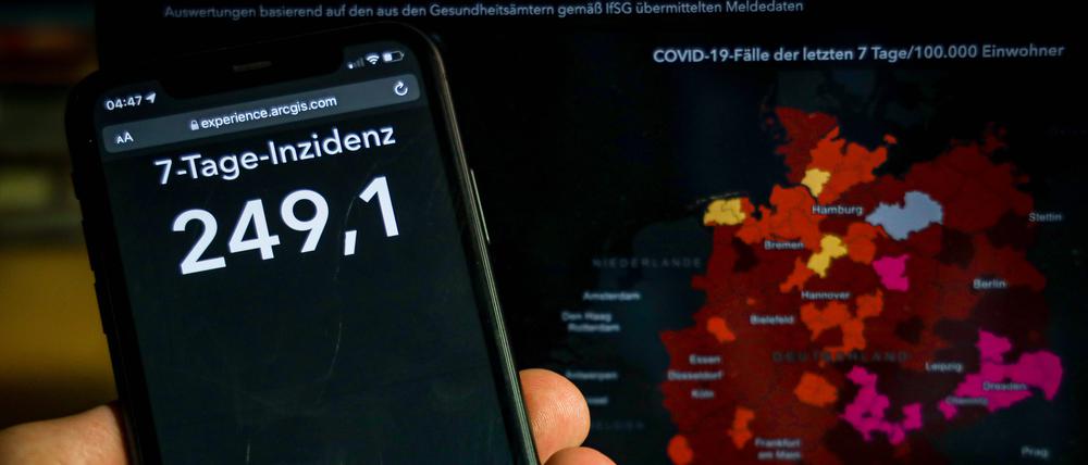 Die Fallzahlen und die Sieben-Tage-Inzidenz in Deutschland klettern weiter empor.