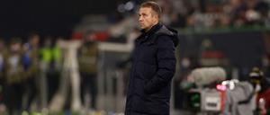 Immer Probleme mit der Mimik. Hansi Flick wirkte beim Spiel gegen Liechtenstein erstaunlich ernst - obwohl seinem Team ein klarer 9:0-Erfolg gelang.