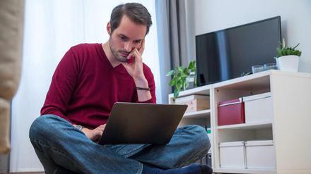 Warten auf die Online-Bestellung: Verzögern sich Lieferungen, darf man den Kaufvertrag widerrufen.