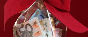 52 Prozent der Beschäftigten bekommen in den nächsten Wochen eine Sonderzahlung von ihrem Arbeitgeber. 