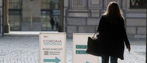 Einige Forscher meinen, dass derzeit etwa die Hälfte der Infektionen nicht entdeckt wird.