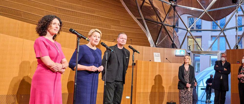 Bisher werden in Berlin jährlich nur etwa 7000 Menschen eingebürgert. Das soll sich laut SPD, Grünen und Linken ändern. 