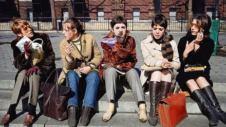 Vom amerikanischen Street Photographer Tod Papageorge stammt die Fotoserie „Dr. Blankman’s New York“ von 1967. Die Kölner Galerie Zander bietet Prints daraus an.