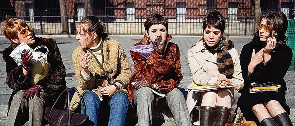 Vom amerikanischen Street Photographer Tod Papageorge stammt die Fotoserie „Dr. Blankman’s New York“ von 1967. Die Kölner Galerie Zander bietet Prints daraus an.