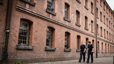 Zwei Jahre dauert die Ausbildung zum Strafvollzugsbeamten.