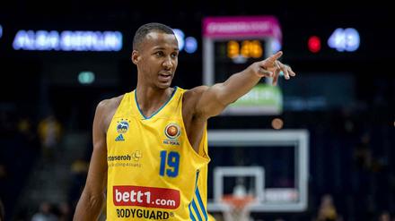 Da geht’s lang. Louis Olinde führte Albas Team beim klaren Pokalsieg gegen Bayreuth mit einem Double-Double an.