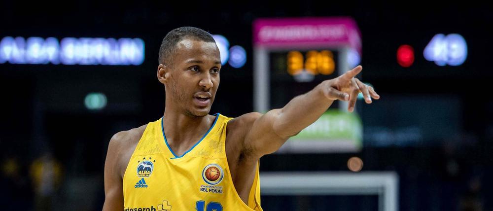Da geht’s lang. Louis Olinde führte Albas Team beim klaren Pokalsieg gegen Bayreuth mit einem Double-Double an.