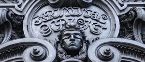 Der Eingang des Kriminalgerichts Moabit. Hier beginnt der Prozess gegen einen 50-JÃ¤hrigen, der eine Frau in ihrer Wohnung attackiert und lebensgefÃ¤hrlich verletzt haben soll. +++ dpa-Bildfunk +++