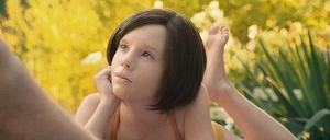 Vom Nachteil geboren zu sein. Elli („Lena Watson“, ein Pseudonym) verdreht als Androide einem traumatisierten Mann den Kopf. Dann wartet eine neue Identität auf sie. 