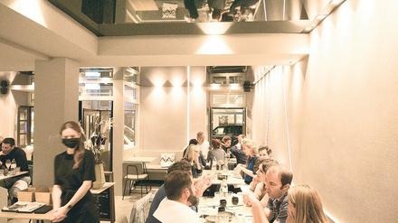 Geschätzte Geselligkeit. Die Sehnsucht danach steht im Widerspruch zur steigenden Unsicherheit angesichts der Inzidenzen. 