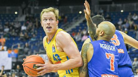 Luke Sikma (links) ist bei Alba mit seiner Vielseitigkeit und seinen Führungsqualitäten unverzichtbar.