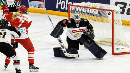 Der Anfang vom Ende. Dänemark gleicht zum 2:2 aus, die deutschen Frauen müssen bei Olympia erneut zuschauen.