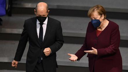 Wer macht noch was? Olaf Scholz und Angela Merkel.