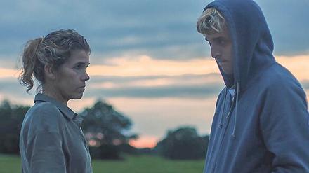 Kräftemessen. Marlene (Anke Engelke) und Sohn Jason (Jonas Dassler).