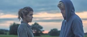 Kräftemessen. Marlene (Anke Engelke) und Sohn Jason (Jonas Dassler).