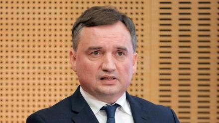 Zbigniew Ziobro, Justizminister von Polen, bei einer Pressekonferenz.